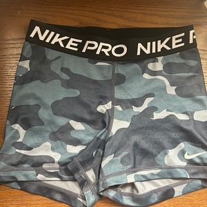Nike pro women’s shorts XS